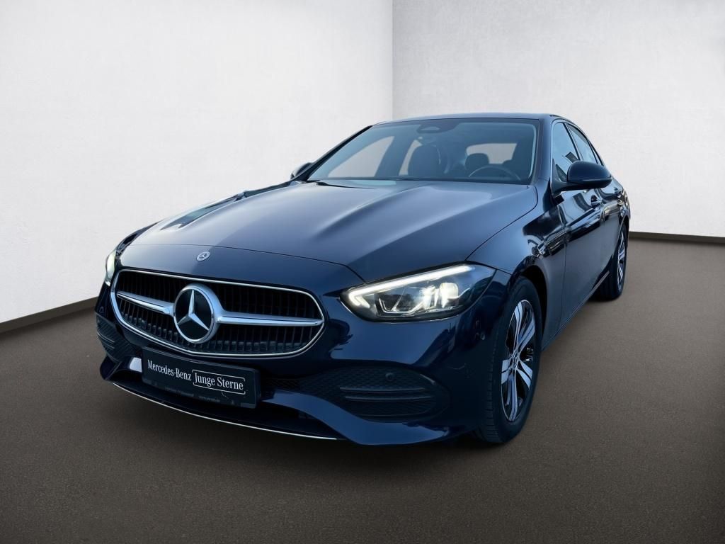 Mercedes-Benz C trieda Sedan