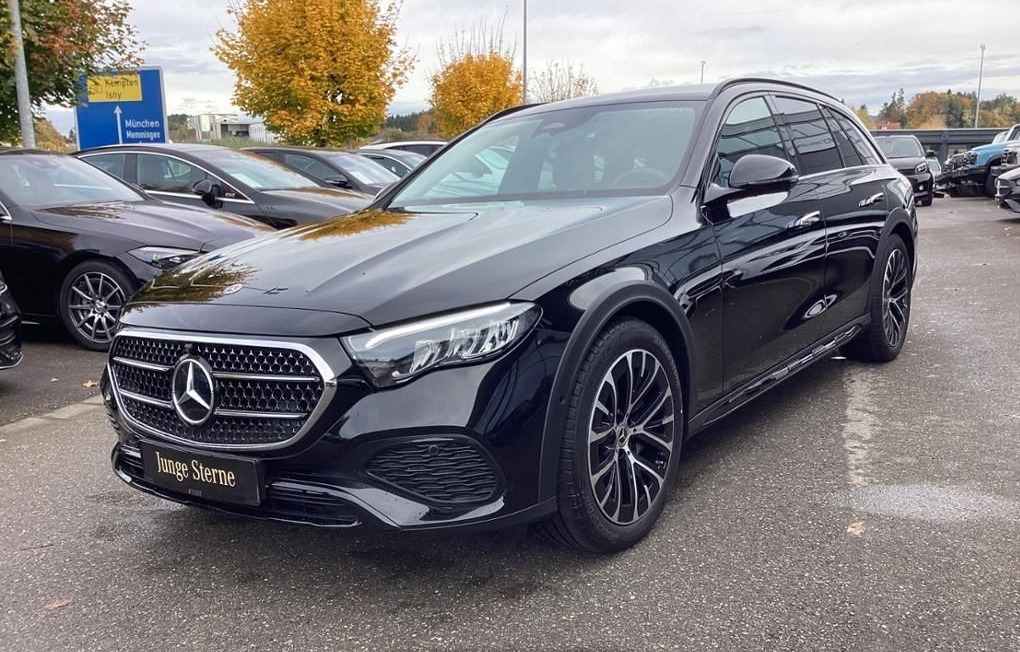 Mercedes-Benz E trieda Sedan